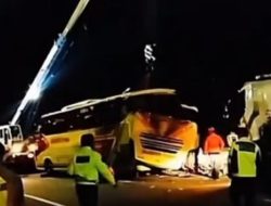 16 Jenazah Korban Kecelakaan Bus Cahaya Trans di Tol Krapyak Dipulangkan
