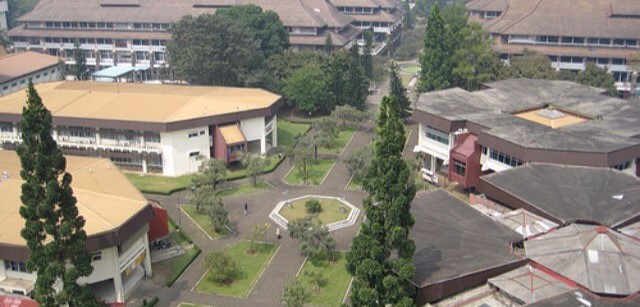 ITB menawarkan mahasiswanya untuk bayar biaya kuliah menggunakan pinjol. Foto: instagram.com/institutteknologibandung