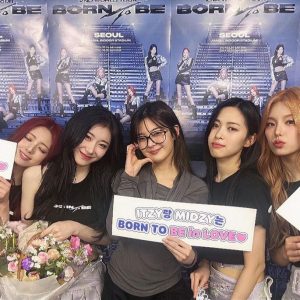 Masih dalam Masa Hiatus, Kehadiran Lia di Konser Tur ‘Born To Be’ ITZY Membuat Penggemar Terharu