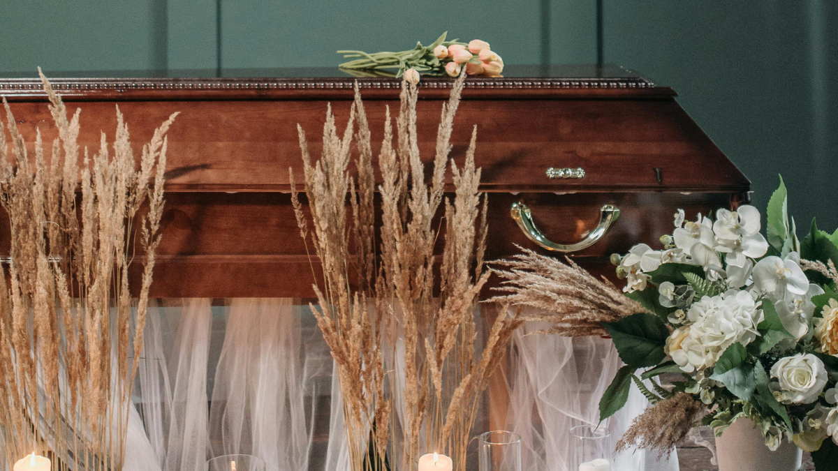 Ilustrasi jenazah RRS yang tewas usai dihukum squat jump 100 kali di Deli Serdang. Foto: pexels.com/pavel-danilyuk