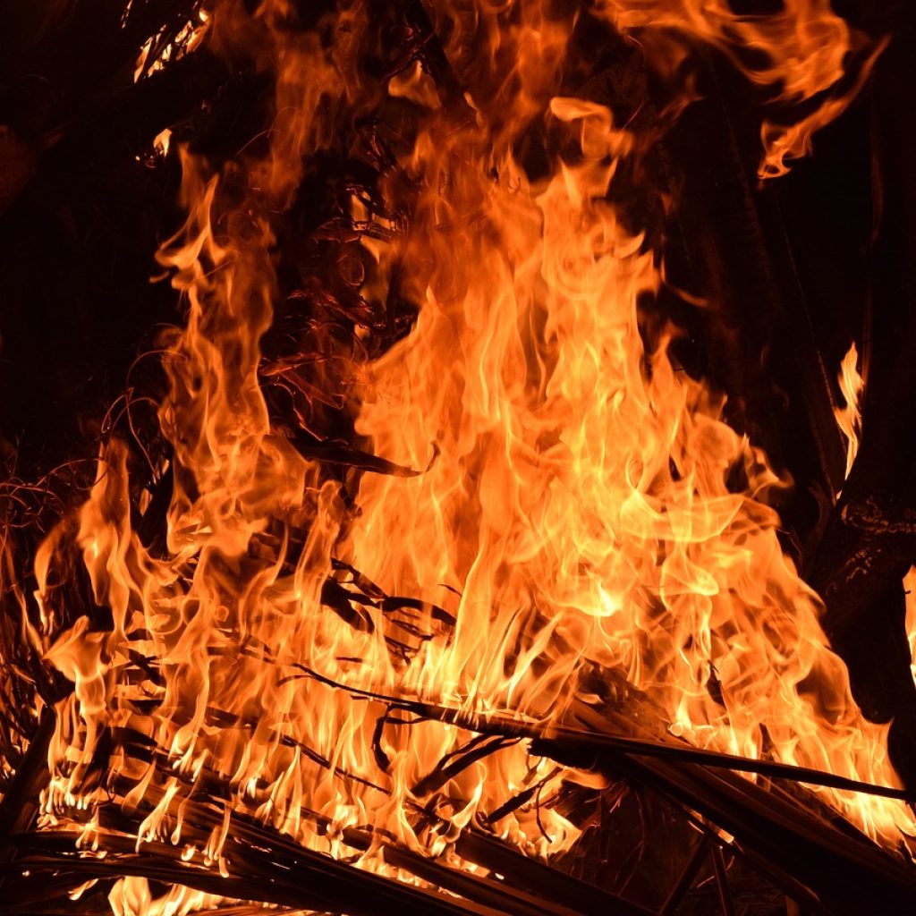 TUTURPEDIA - Gudang Lazada dan Si Cepat di Cengkareng Hangus Terbakar, Diduga Disebabkan oleh Hal Ini