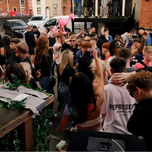 Harga Beras Terus Meroket Tinggi, Ratusan Warga Rela Berdesakan Demi Beli Beras Murah