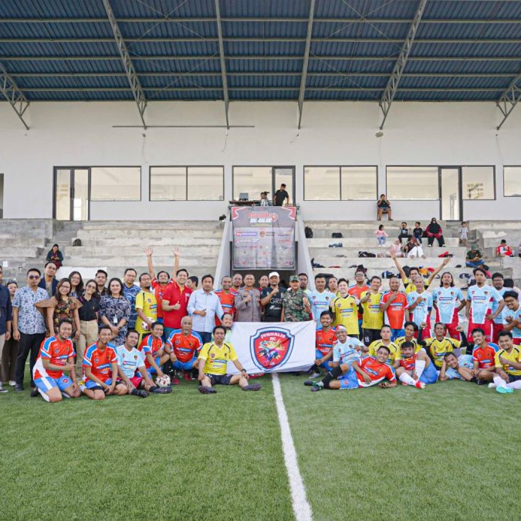 TUTURPEDIA - Banjir Doorprize di Kegiatan Independence Day Journalist Fun Football Agustusan Bal-balan