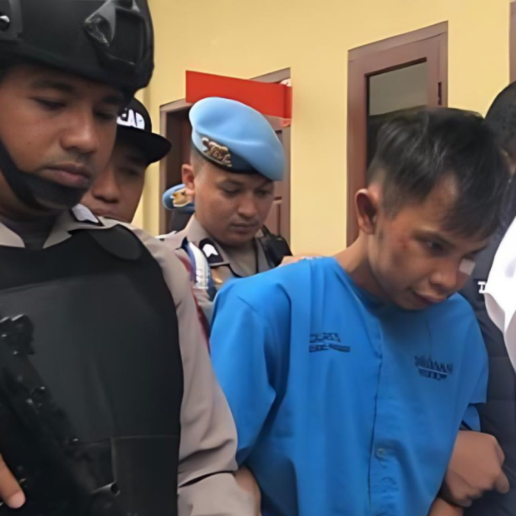 Ilustrasi Indra Septiawan hendak melakukan rekonstruksi adegan saat membunuh Nia gadis penjual gorengan. Foto: x.com/kegblgnunfaedh
