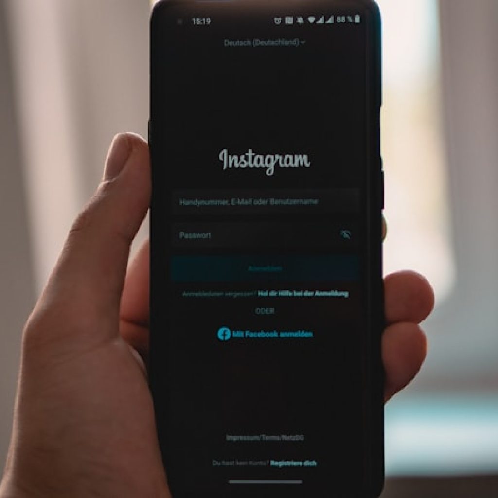 Meta dikabarkan menghapus fitur Archive Instagram. Foto: unsplash.com/cedrikwesche