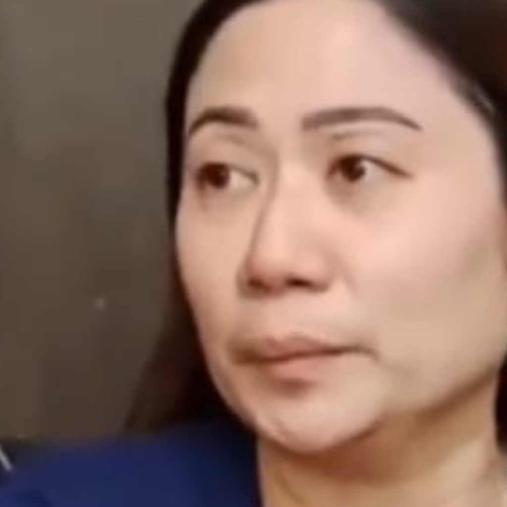 Ira Maria, ibu dari siswa SMA Gloria 2 Surabaya yang disuruh bersujud dan menggonggong. Foto: x.com/Opposisi6890
