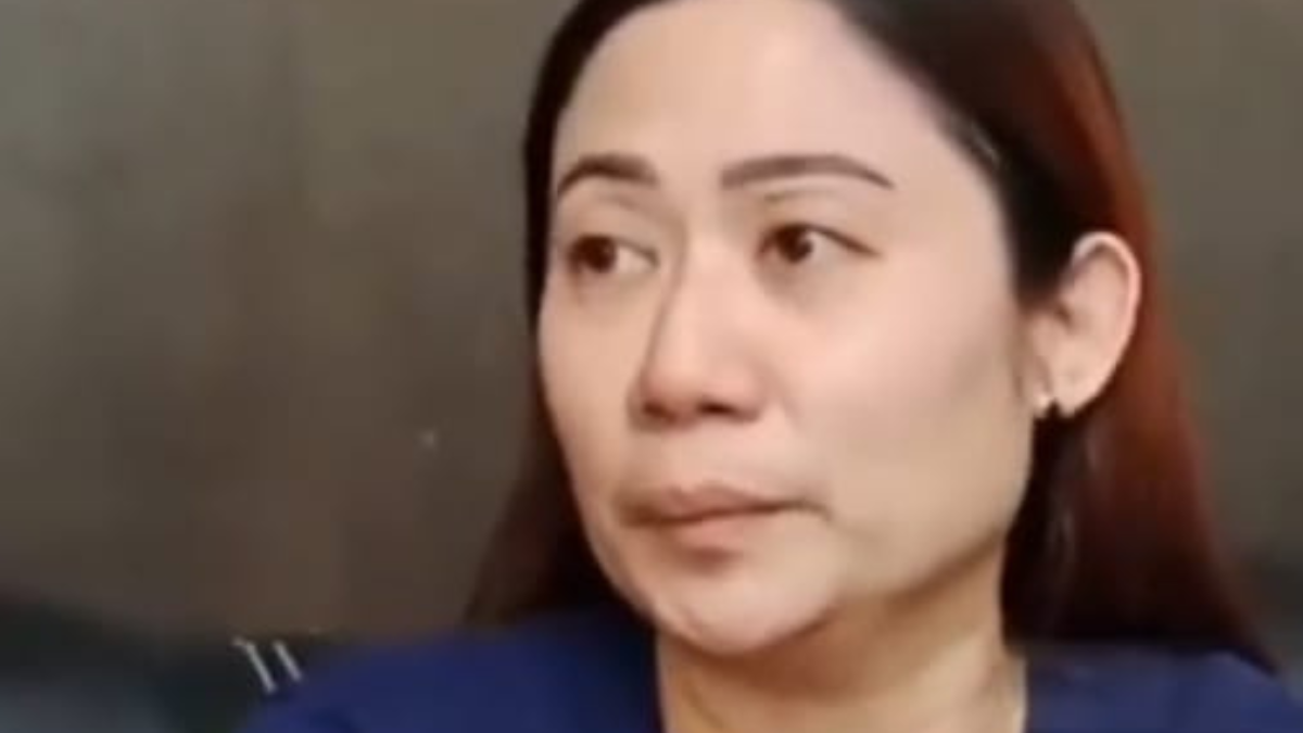 Ira Maria, ibu dari siswa SMA Gloria 2 Surabaya yang disuruh bersujud dan menggonggong. Foto: x.com/Opposisi6890