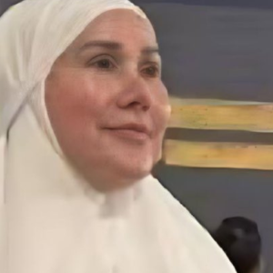 Isa Zega, Selebgram Transgender Tuai Kecaman Usai Gunakan Hijab saat Umrah