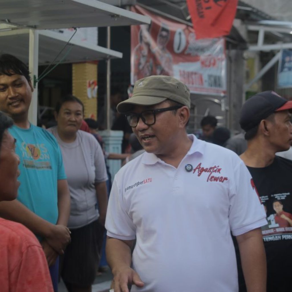Calon wakil wali kota nomor urut 1, Iswar Aminuddin saat menyapa warga Dadapsari, Semarang Utara. Foto: Dok. Jaguar