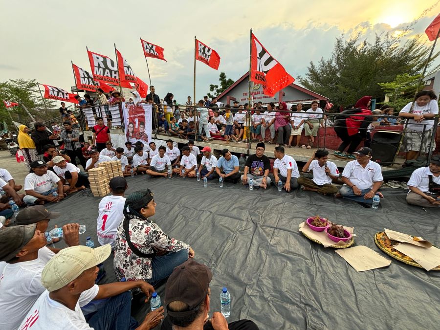Calon Wakil Wali Kota Semarang, Iswar Amminuddin sapa warga nelayan Tambaklorok. Foto: Dok. Jaguar