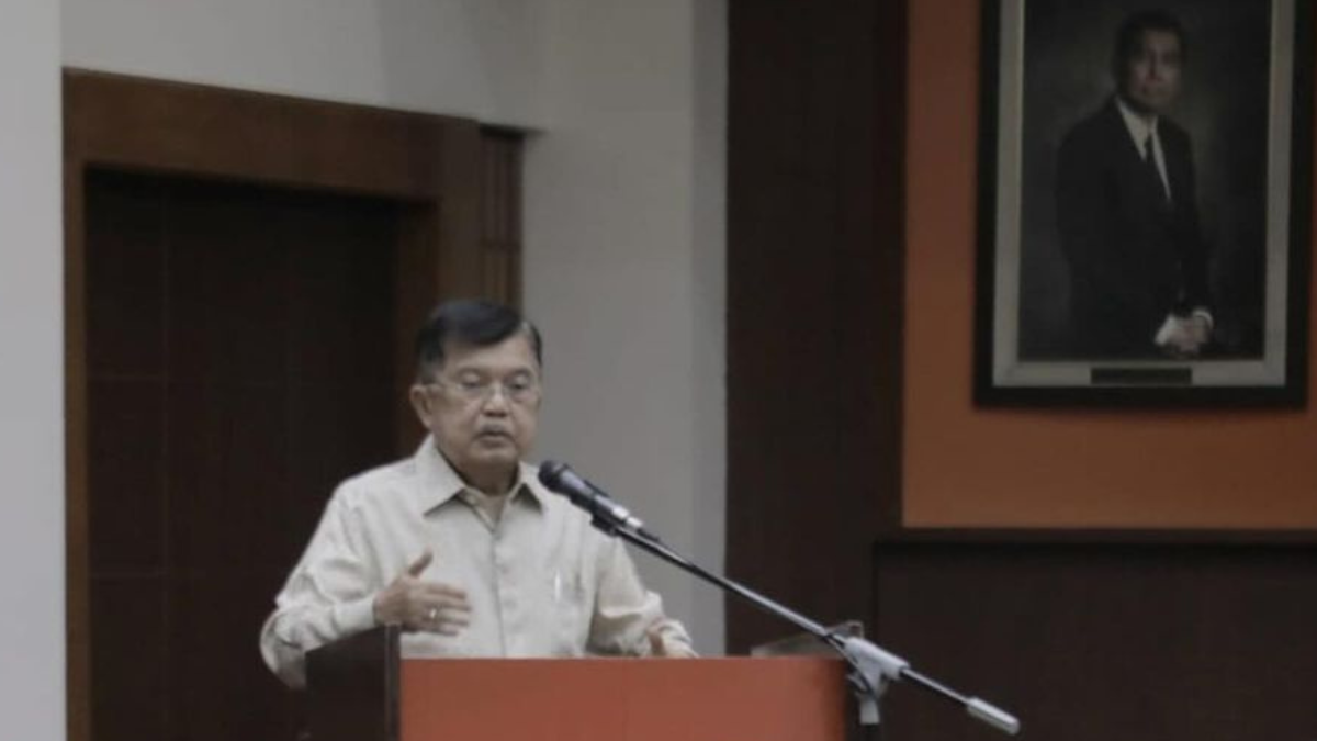 Ilustrasi Jusuf Kalla (JK) sentil Nadiem Makarim yang disebut jarang lakukan pengecekan masalah ke daerah bahkan jarang ngantor. Foto: instagram.com/jusufkalla