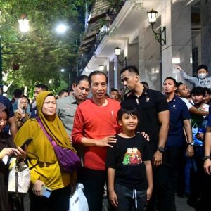Presiden Jokowi Malam Mingguan di Malioboro, Tampil Santai Sapa Warga Sambil Berswafoto