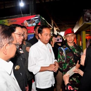 Momen Jokowi Sambangi Warung Nasi Bu Eha yang Berdiri Sejak 1947, Langganan Keluarga Bung Karno