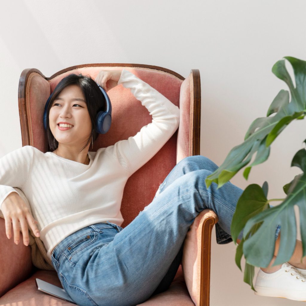 Istilah baru, JOMO hadir di tengah gen Z, ini artinya. Foto: freepik.com/rawpixel-com