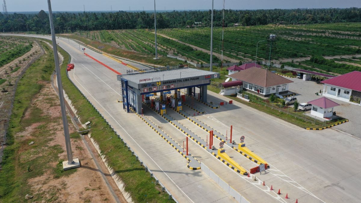 Jokowi resmikan dua ruas Jalan Tol Trans Sumatra (JTTS). Foto: Laman Humas PT Hutama Karya