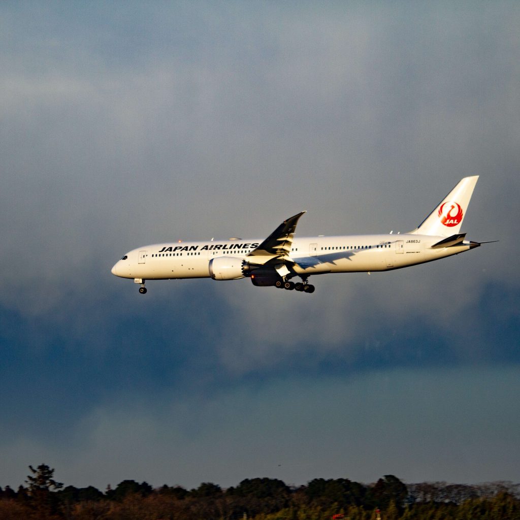 Japan Airlines terbakar di Bandara Haneda Jepang. Foto: unsplash.com/@denisseleon