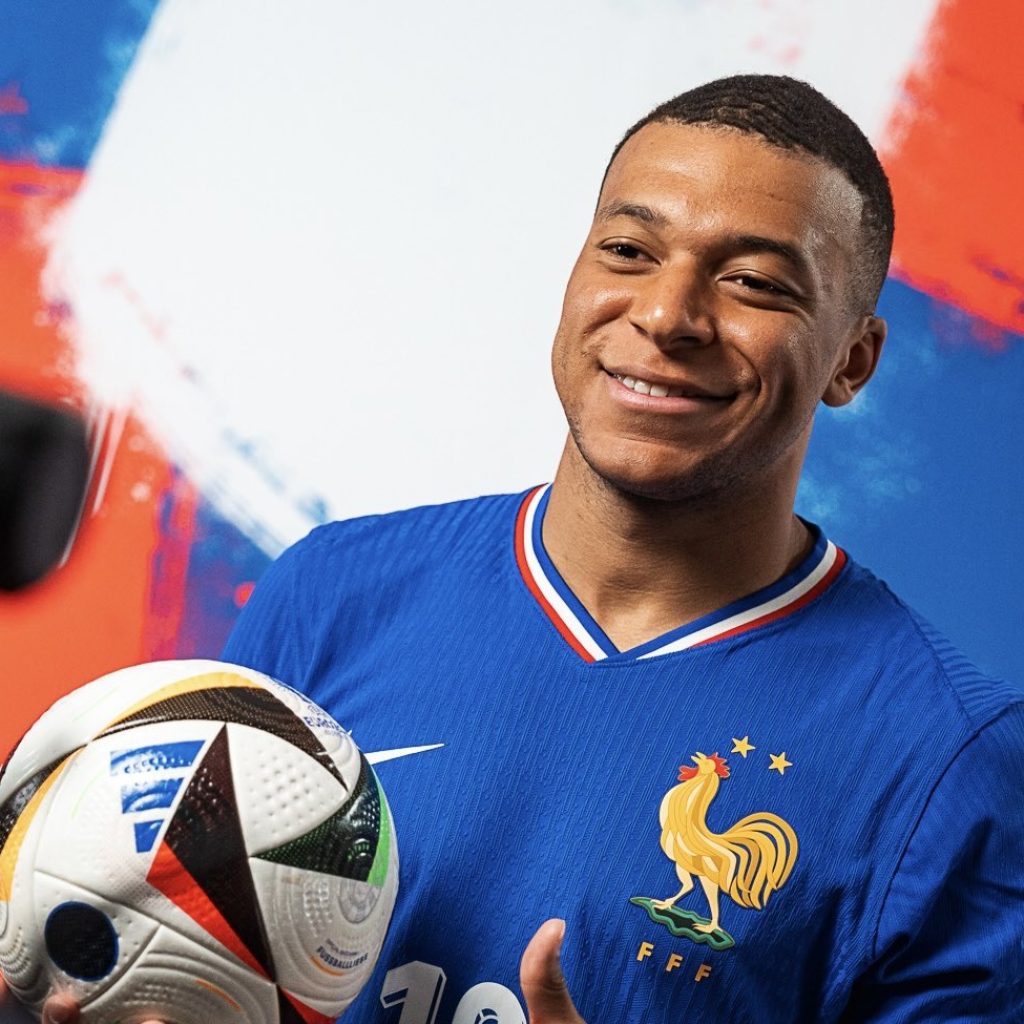 TUTURPEDIA - Jelang Laga Perdana di EURO 2024, Mbappe Buka Suara Soal Politik Prancis