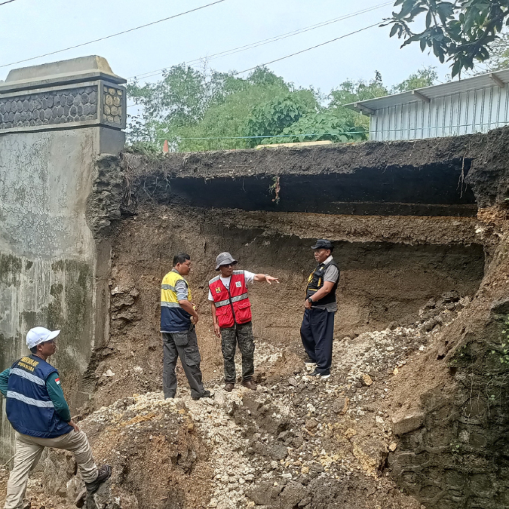 Jembatan Kalisari ambrol, DPUPR Blora segera lakukan penanganan. Foto: Dok. Lilik Yuliantoro