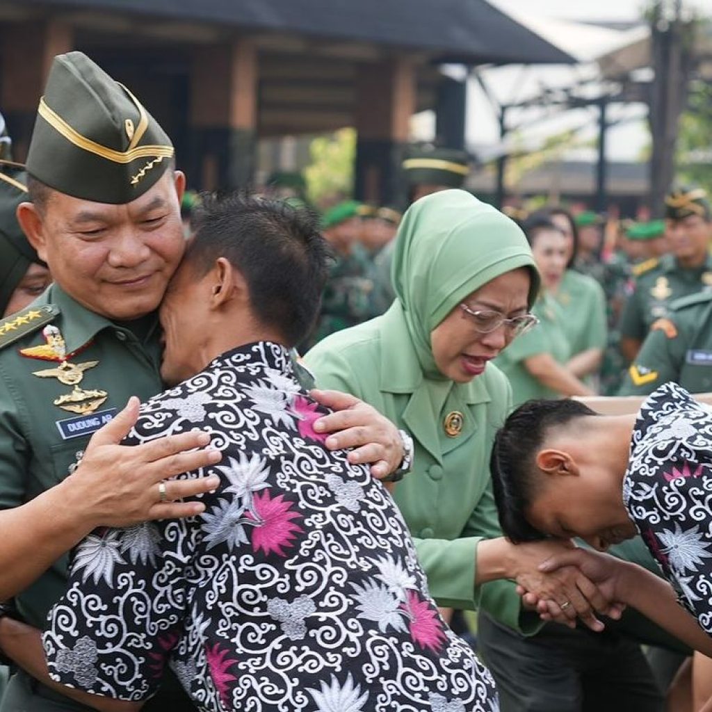 Jenderal Dudung berpamitan dengan keluarga Mabes TNI AD usai akhiri masa jabatan. Foto: Instagram.com/dudung_abdurachman