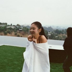Mengenal Cold Plunging, Teknik Pulihkan Fisik dan Mental yang Dipakai Jennie Blackpink!