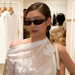 Jennie BLACKPINK Dikecam setelah Video Merokok di dalam Ruangan Beredar, Agensi Minta Maaf