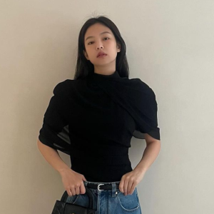 Jennie BLACKPINK Muncul di Kampanye Beats Solo Buds: Bocoran Lagu Solo dan Sindiran untuk YG Entertainment?