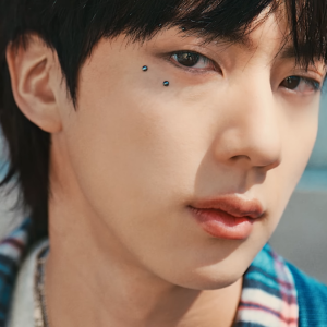 Sampaikan Kebahagiaan Lewat Lagu, Jin BTS Luncurkan Lagu Pra-rilis ‘I’ll Be There’