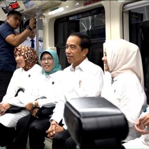 Jokowi Resmikan LRT Jabodebek, Berharap Masyarakat Beralih ke Transportasi Umum