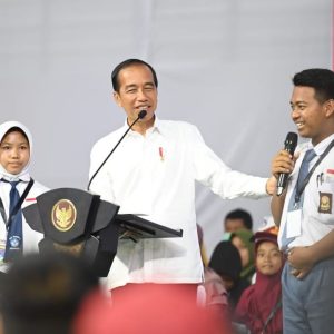 Terima Surat Pengunduran Mahfud MD, Jokowi Angkat Bicara soal Pengganti Menko Polhukam 