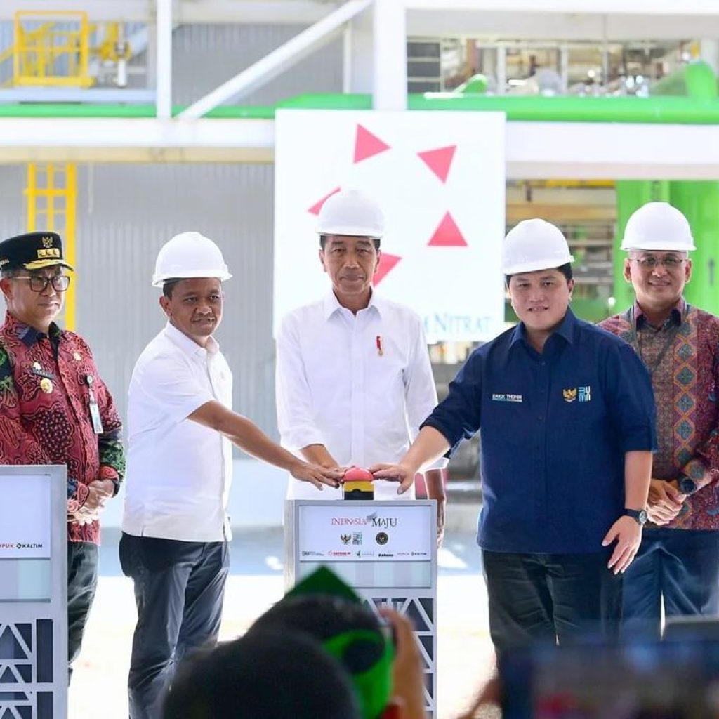 Jokowi meresmikan pabrik amonium nitrat di Bontang, Kalimantan Timur. Foto: Biro Pers Sekretariat Presiden