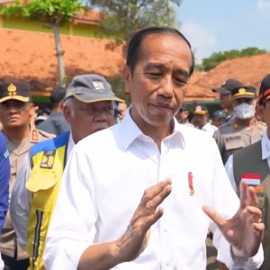 Tinjau Korban Banjir, Jokowi Pastikan Penutupan Tanggul Jebol di Demak sudah Rampung
