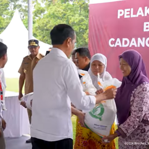 Jokowi dan Iriana Kunjungan Kerja ke Salatiga dalam Rangka Pemberian Bantuan Pangan, Masyarakat Gembira