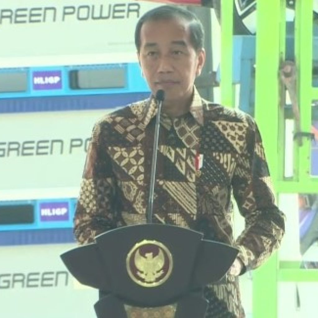 Jokowi resmikan pabrik baterai mobil listrik pertama dan terbesar di Asia Tenggara. Foto: Tangkapan Layar YouTube Sekretariat Presiden