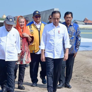 Jokowi Beri Respons soal Wacana Pemberian Bansos untuk Korban Judi Online 