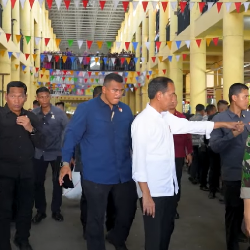 Presiden Jokowi berkunjung ke Pasar Beringin Buntok. Foto: Tangkapan Layar YouTube Sekretariat Presiden