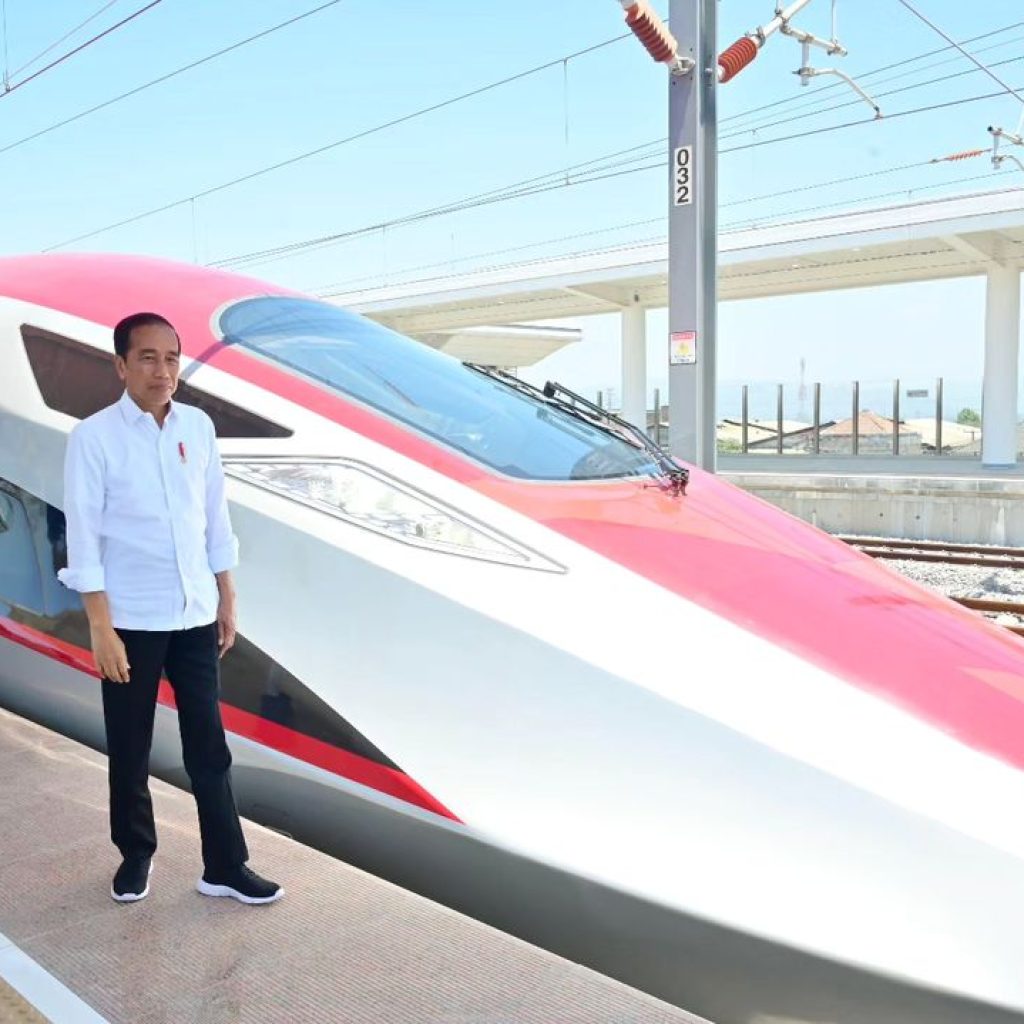 Jokowi Resmikan Kereta Cepat Jakarta-Bandung, Jadi Kereta Cepat Pertama di Asia Tenggara