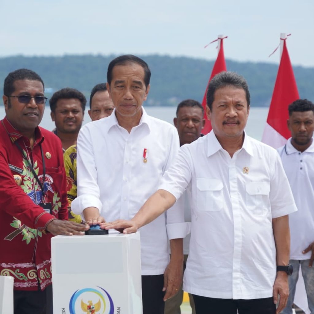 Jokowi meresmikan kampung nelayan modern di Biak Numfor. Foto: Laman KKP
