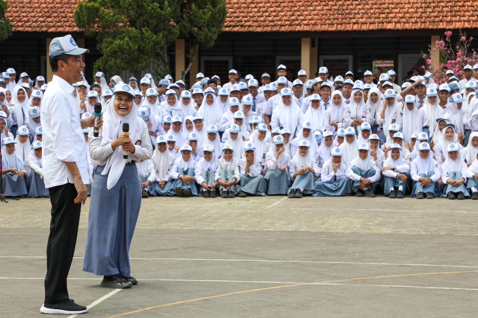 Dampingi Jokowi di SMKN 1 Kedungwuni, Pj Gubernur Jateng Dorong Pendidikan Vokasi 3 TUTURPEDIA - Dampingi Jokowi di SMKN 1 Kedungwuni, Pj Gubernur Jateng Dorong Pendidikan Vokasi