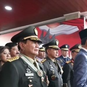 Presiden Jokowi Beri Pangkat Jenderal TNI Kehormatan pada Prabowo Subianto