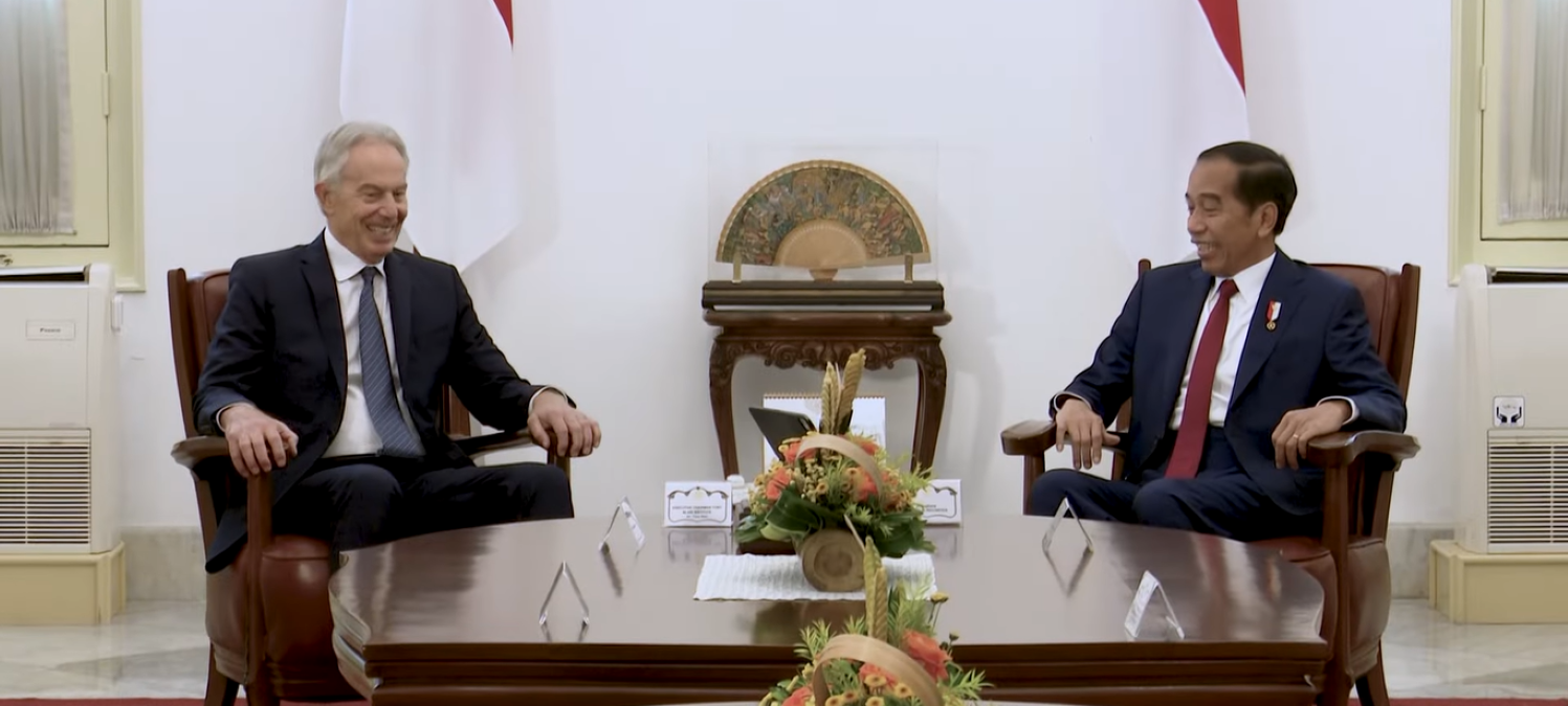 Presiden Jokowi bertemu mantan PM Inggris, Tony Blair. Foto: Tangkapan Layar YouTube Sekretariat Presiden