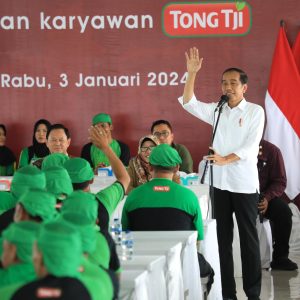 Pantau Kondisi Tenaga Kerja di PT Tong Tji Tegal, Jokowi Ceritakan Momen Ini Bersama Presiden Korea Selatan