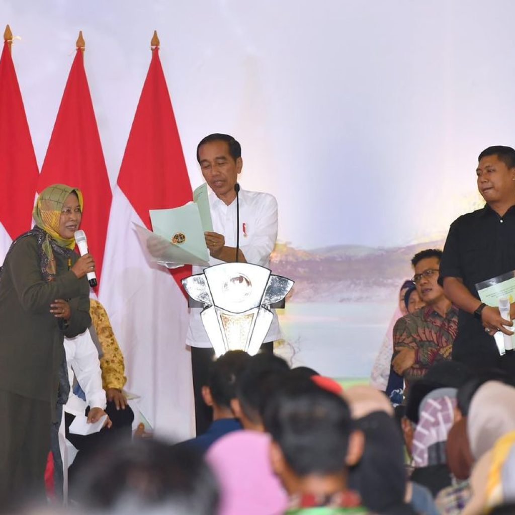 TUTURPEDIA - Jokowi Tanggapi Pernyataan Sikap dan Petisi Sivitas Akademika Terhadap Dirinya: Hak Demokrasi yang Harus Kita Hargai