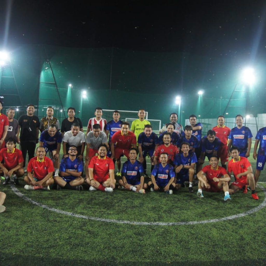 Jurnalis FC Semarang dan Propam Polda Jateng tanding futsal dengan skor akhir 7-7. Foto: Istimewa