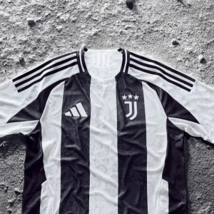 Tak Lagi Disokong Jeep, Juventus Rilis Jersey Kandang Musim 2024/25 tanpa Logo Sponsor