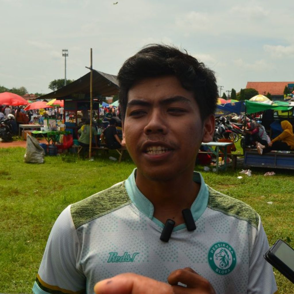 TUTURPEDIA - Songsong Pemilu 2024, Lingkar Pemuda Blora Gelar Jalan Sehat