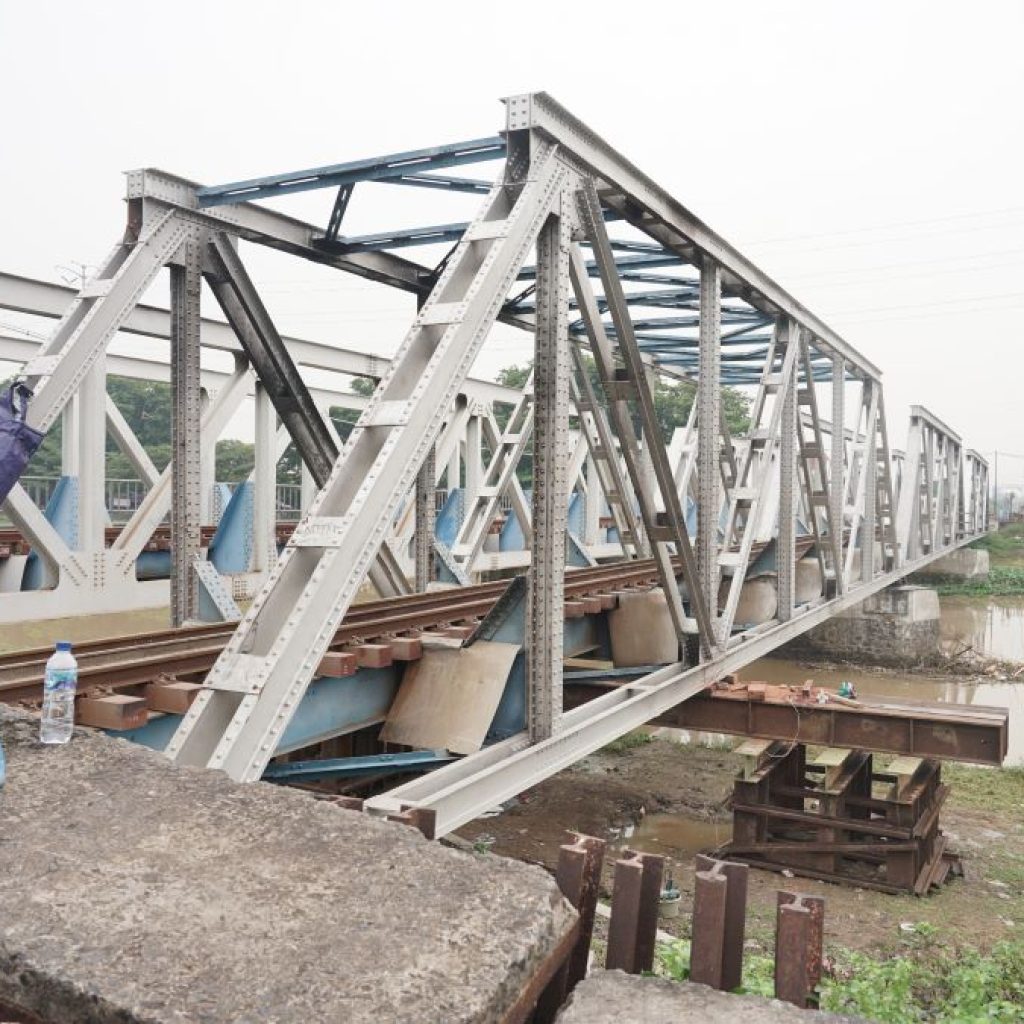 Tingkatkan Keselamatan Perjalanan KA, Jembatan di Jalan Madukoro Diperbaiki