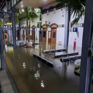 Stasiun Semarang Tawang Banjir, KAI Daop 4 Alihkan Penumpang ke Stasiun Semarang Poncol