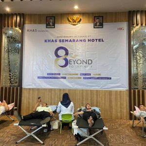 Rayakan HUT ke-8, KHAS Semarang Hotel Gelar Donor Darah