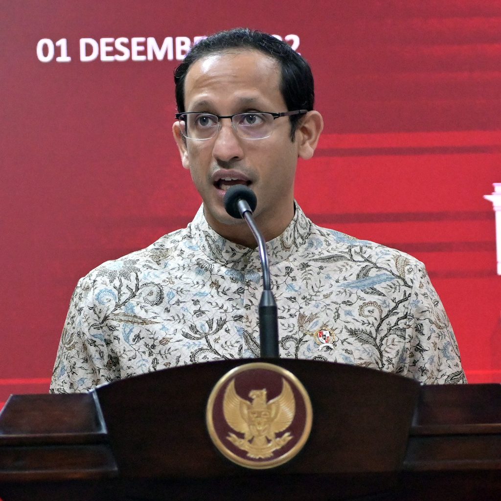 TUTURPEDIA - Mendikbud Nadiem Janji akan Evaluasi Biaya UKT Mahal di Perguruan Tinggi