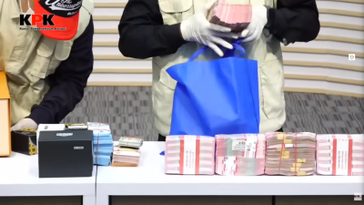KPK OTT Dugaan Suap Impor di Bea Cukai, 6 Orang Jadi Tersangka, Barang Bukti Rp 40,5 Miliar Disita 4 TUTURPEDIA - KPK OTT Dugaan Suap Impor di Bea Cukai, 6 Orang Jadi Tersangka, Barang Bukti Rp 40,5 Miliar Disita